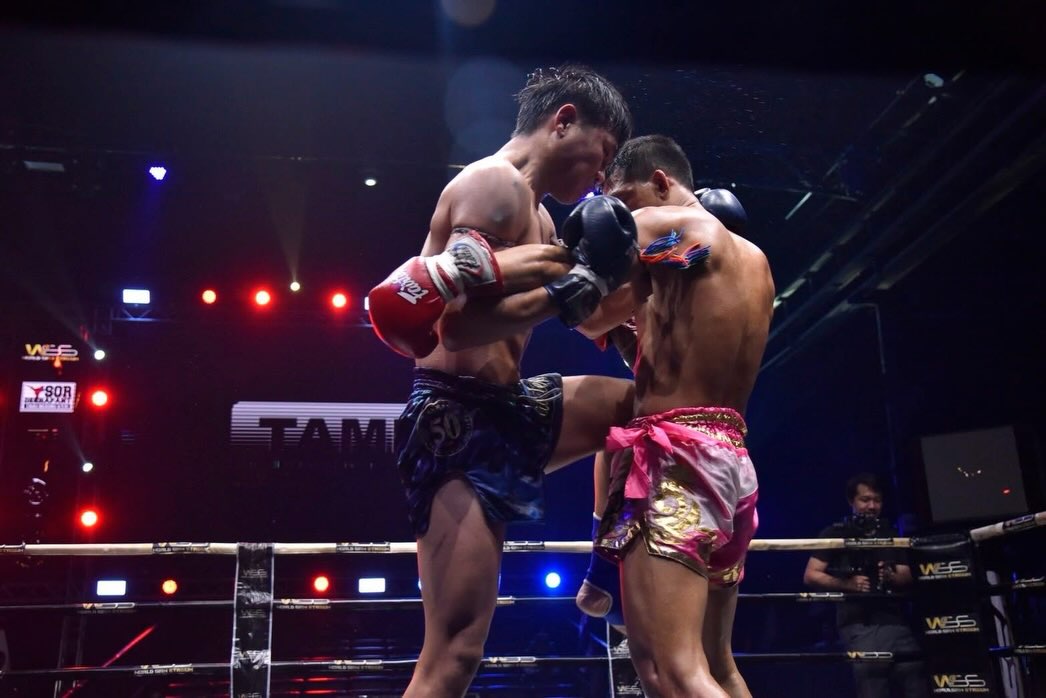 Two fighters exchange knees in the clinch