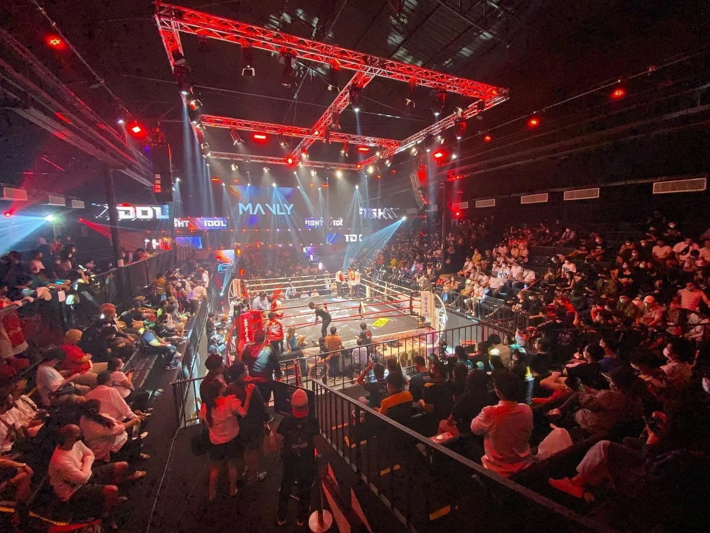 A packed World Siam Stadium surrounds the illuminated Muay Thai ring